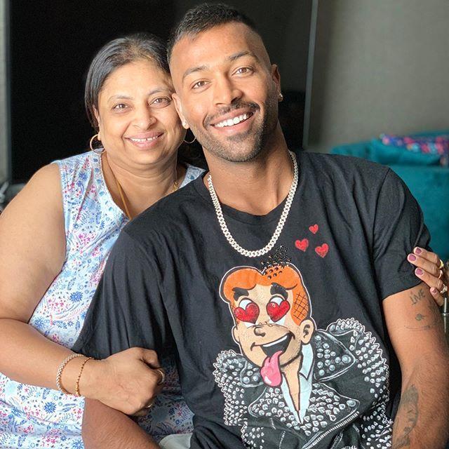 Hardik Pandya mother