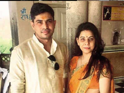 Akhilesh Kumar with his wife