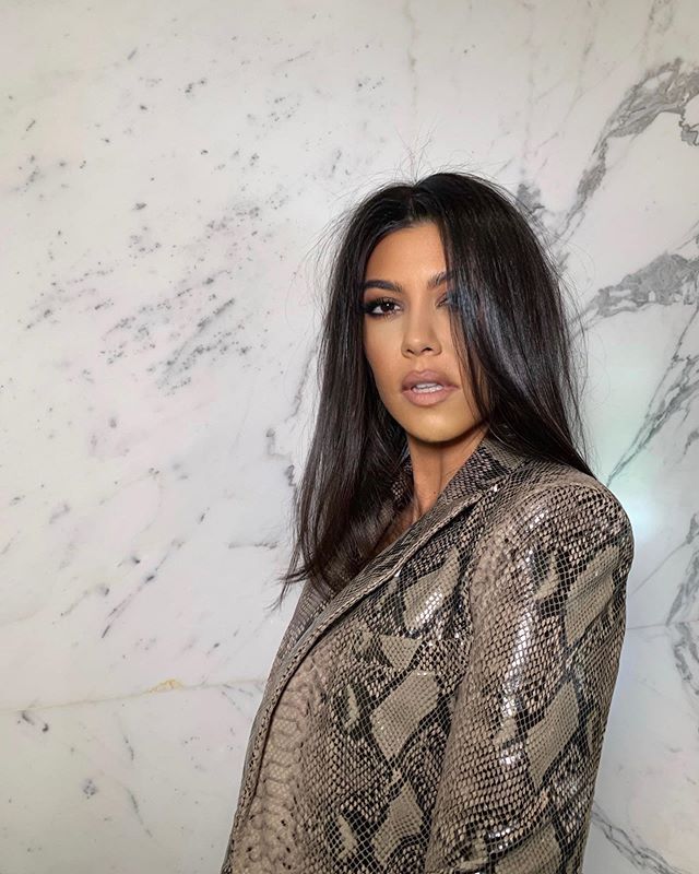 Kourtney Kardashian Age, Height, Boyfriend Biography -megastarsbio.com