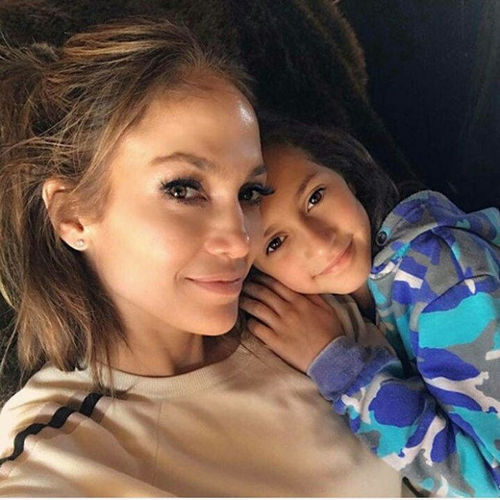 Emme Maribel muñiz with her mother