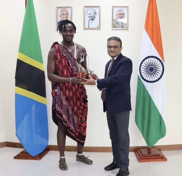 Kili Paul Receive Awards from Indian high commissioner