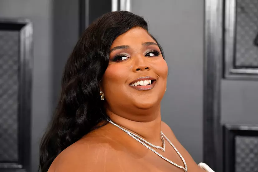 How Much Does Lizzo Weigh-6